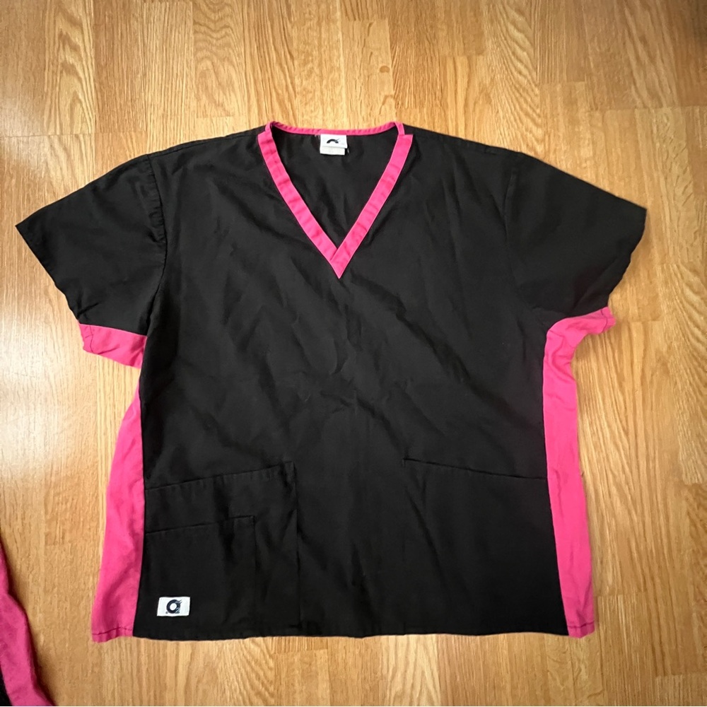 O2 Pink and Black Large Scrub Set